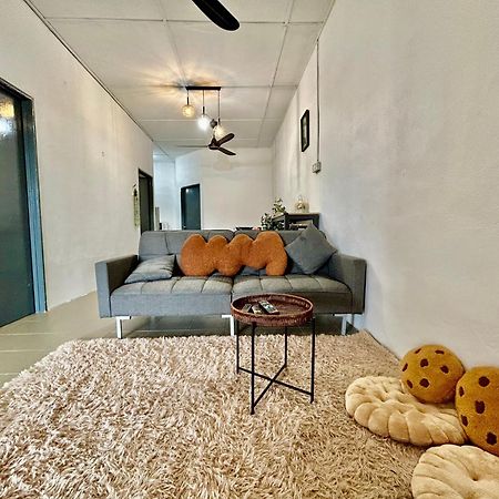 Entire 33 Cozy House • 3 Bedroom @ Alma Букит-Мертаджам Экстерьер фото
