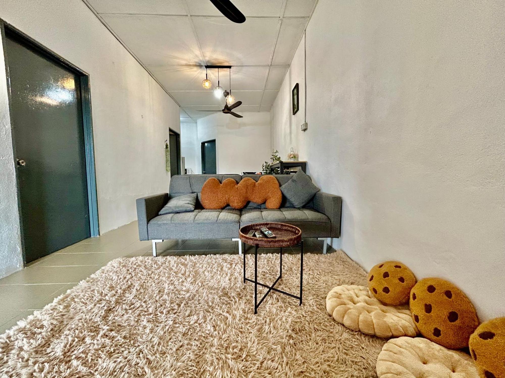 Entire 33 Cozy House • 3 Bedroom @ Alma Букит-Мертаджам Экстерьер фото